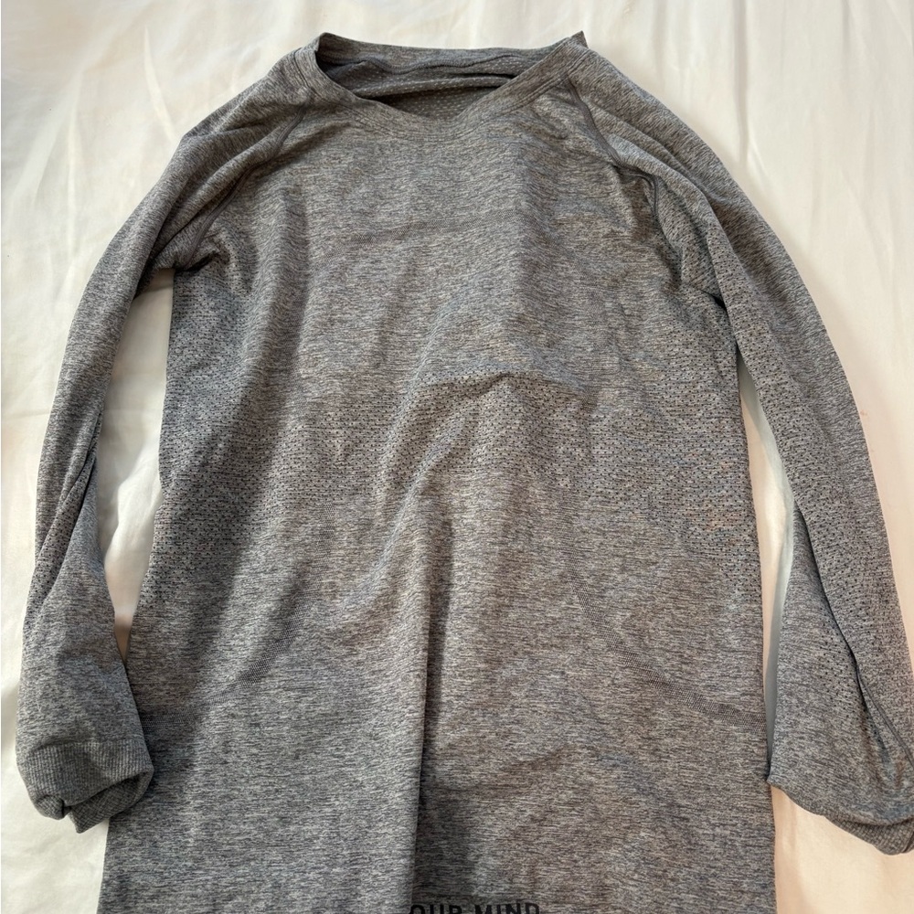 lululemon athletica Women's Long Sleeve Heather Gray Top